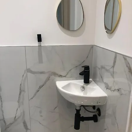 Apartment Contemporain A Avec Terrasse Et Parking 35 M²